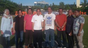 foto gubernur maluku bersama panitia HPN Pusat